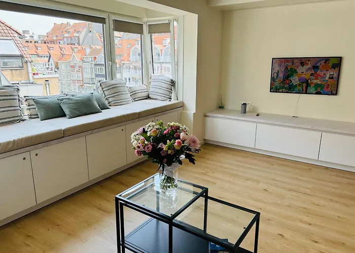 Hip En Lichtrijk Appartement Vlakbij Het Strand